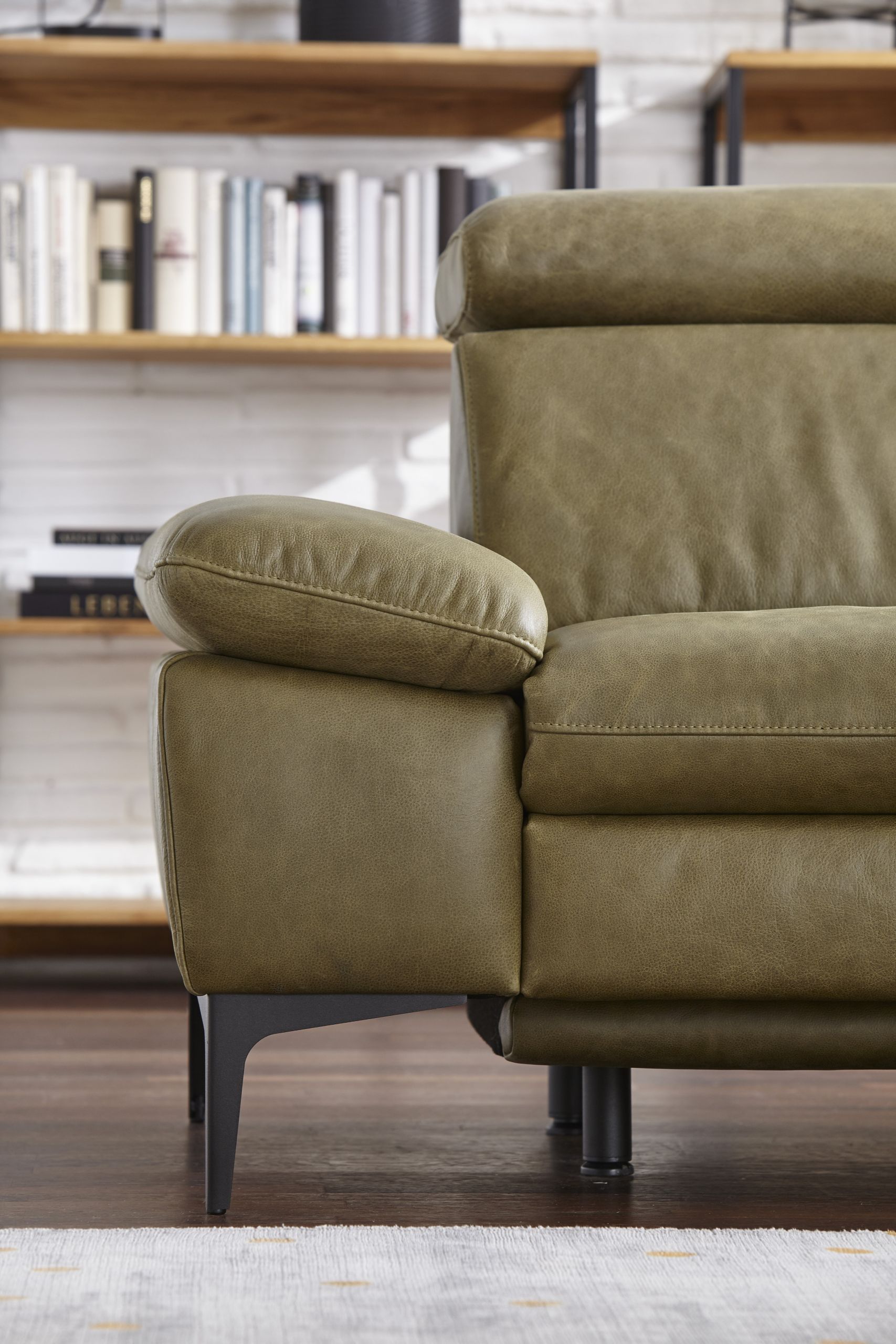 Sofa Felipa – 3-Sitzer inkl. Relaxfunktion (motorisch) und Kopfteil verstellbar, Leder, Olive
