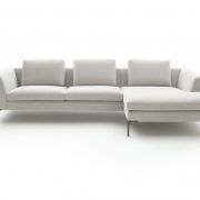Ecksofa Lenni Style – 2,5-Sitzer mit Longchair rechts, Stoff, Hellgrau, luftige Kissen