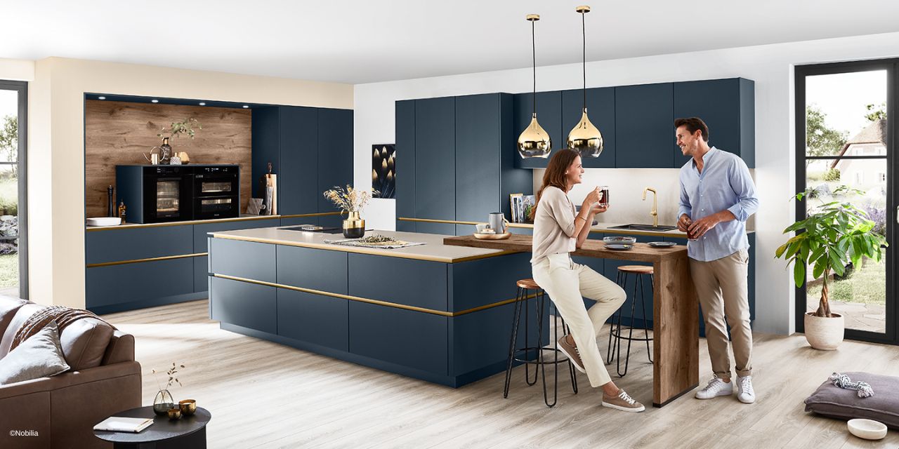 Design Küche mit blauen Fronten