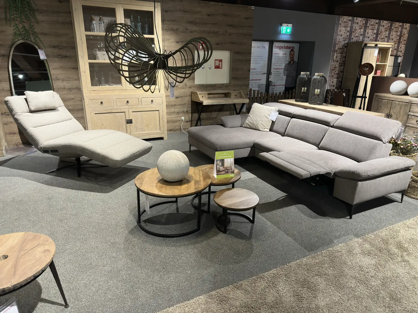 Sofa mit Relaxfunktion und Relaxliege, Ausstellung Möbelhaus Nachtsheim Andernach