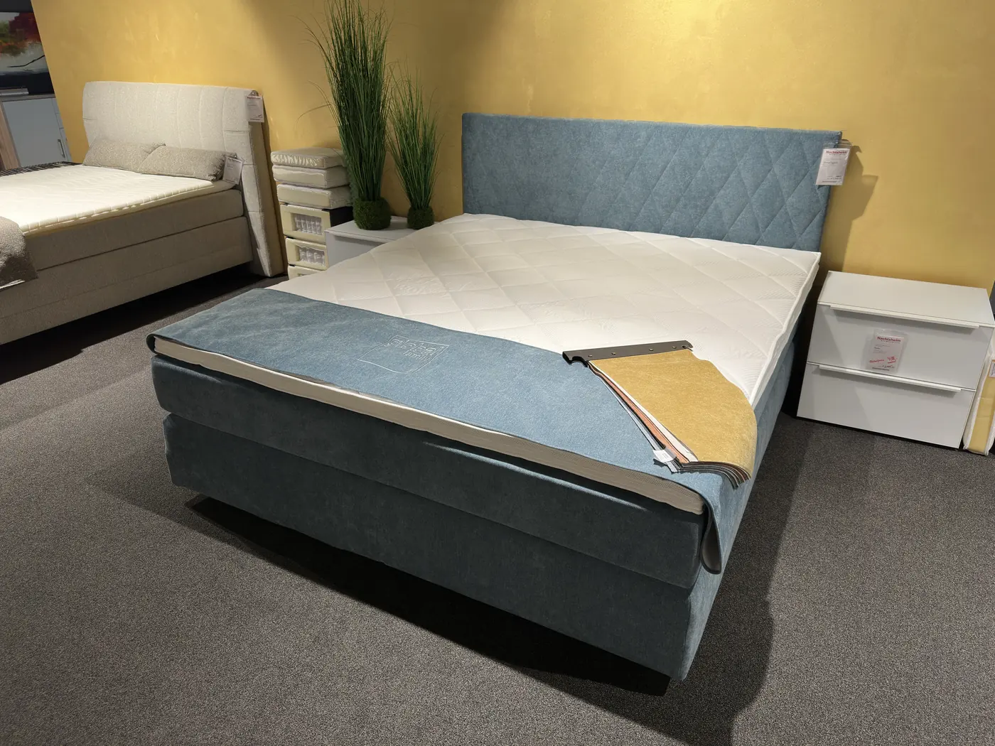 Boxspringbett Global Valencia Comfort in Blau, Ausstellung Möbelhaus Nachtsheim Andernach