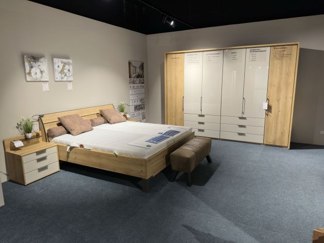 modernes Einzelbett aus Massivholz bei Möbel Nachtsheim