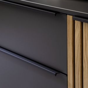 Lowboard Stav – BHT ca. 183x50x50, Asteiche geölt, Metallkufen