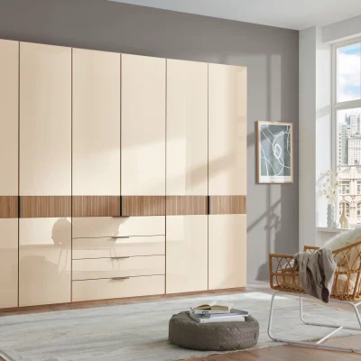 Drehtürenschrank –  B. ca. 300 cm, Rillenstruktur massiv, Glas Champagner