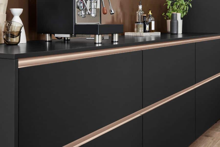 nobilia-kueche-senso-schwarz-grifflos Nobilia Fronten der Kollektion Senso in Schwarz, grifflos designt