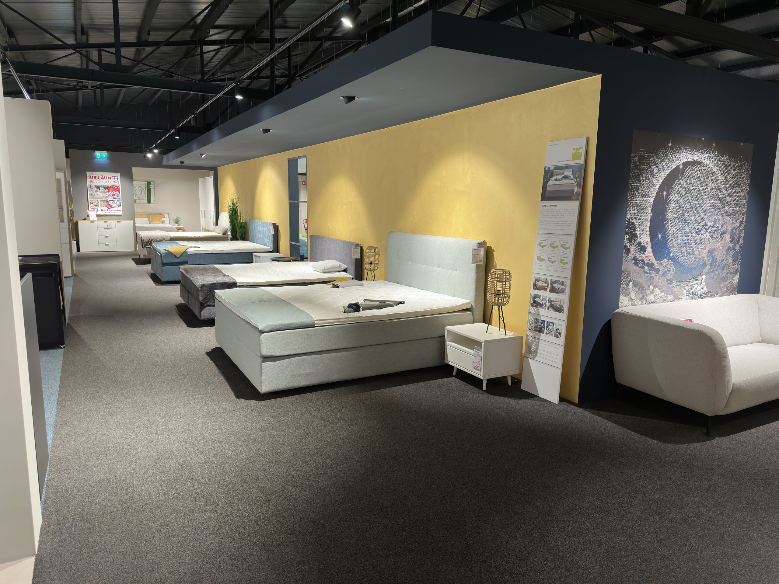 nachtsheim-betten-ausstellung verschiedene Betten in der Möbel Nachtsheim Ausstellung