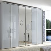 Drehtürenschrank EM Arango –   B. ca. 298 cm, Dekor saphir, saphirglas