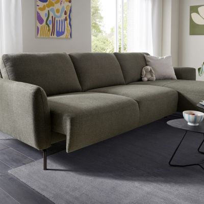 Ecksofa Leona – 3-Sitzer mit Longchair rechts inkl. Sitzvorzug motorisch, Stoff, Braungrün