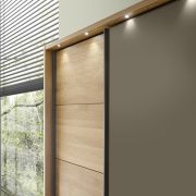 Schwebetürenschrank Lenoso – B. ca. 340 cm, Eiche massiv, Glas, Graubraun