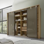 Schwebetürenschrank Lenoso – B. ca. 340 cm, Eiche massiv, Glas, Graubraun