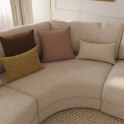 Ecksofa Almeria – Rundecke und Abschlussteil mit 2-Sitzer rechts, Stoff, Offwhite