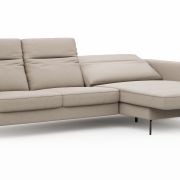 Ecksofa Rafaela 2.0 – 2,5-Sitzer mit Longchair rechts inkl. Sitzvorzug, Kopteilverstellung motorisch und Relaxfunktion motorisch im Longchair, Leder, Champagner