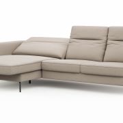 Ecksofa Rafaela 2.0 – Longchair mit 2,5-Sitzer rechts inkl. Sitzvorzug, Kopteilverstellung motorisch und Relaxfunktion motorisch im Longchair, Leder, Champagner